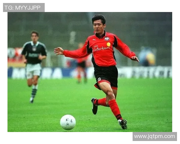 探索中国足球留洋球员的成长之路与未来发展潜力分析 探索中国足球留洋球员的成长之路与未来发展潜力分析